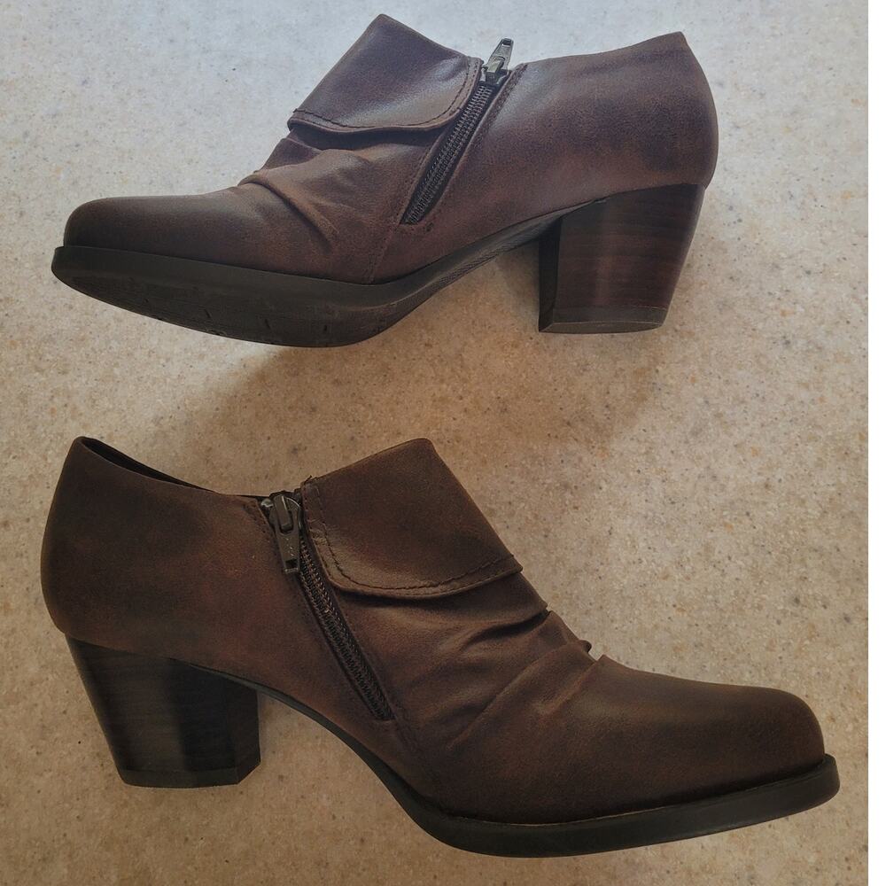 Brown Buckle Ankle Booties 8.5M Block Heel Side Zip Moto Dress Casual Shoes